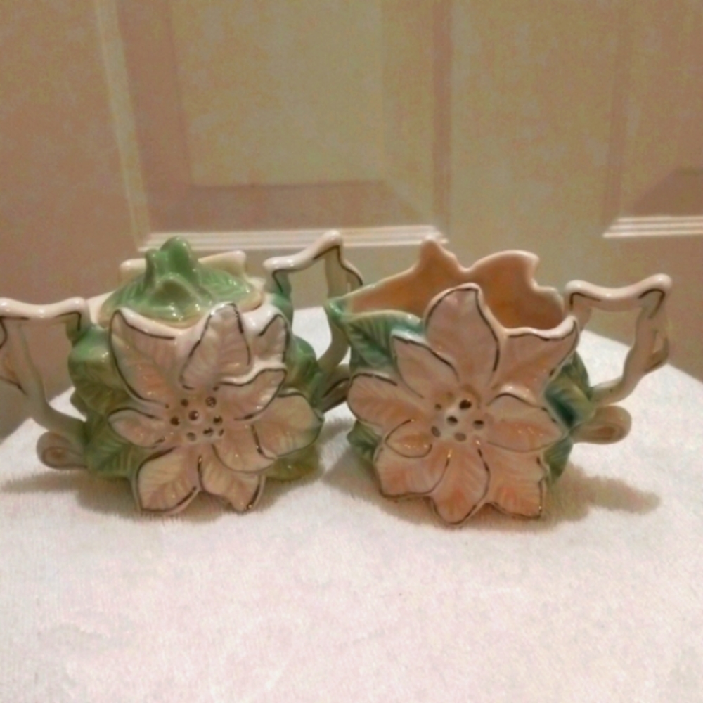 SE Vintage Xmas Poinsettia Sugar & Creamer with lid